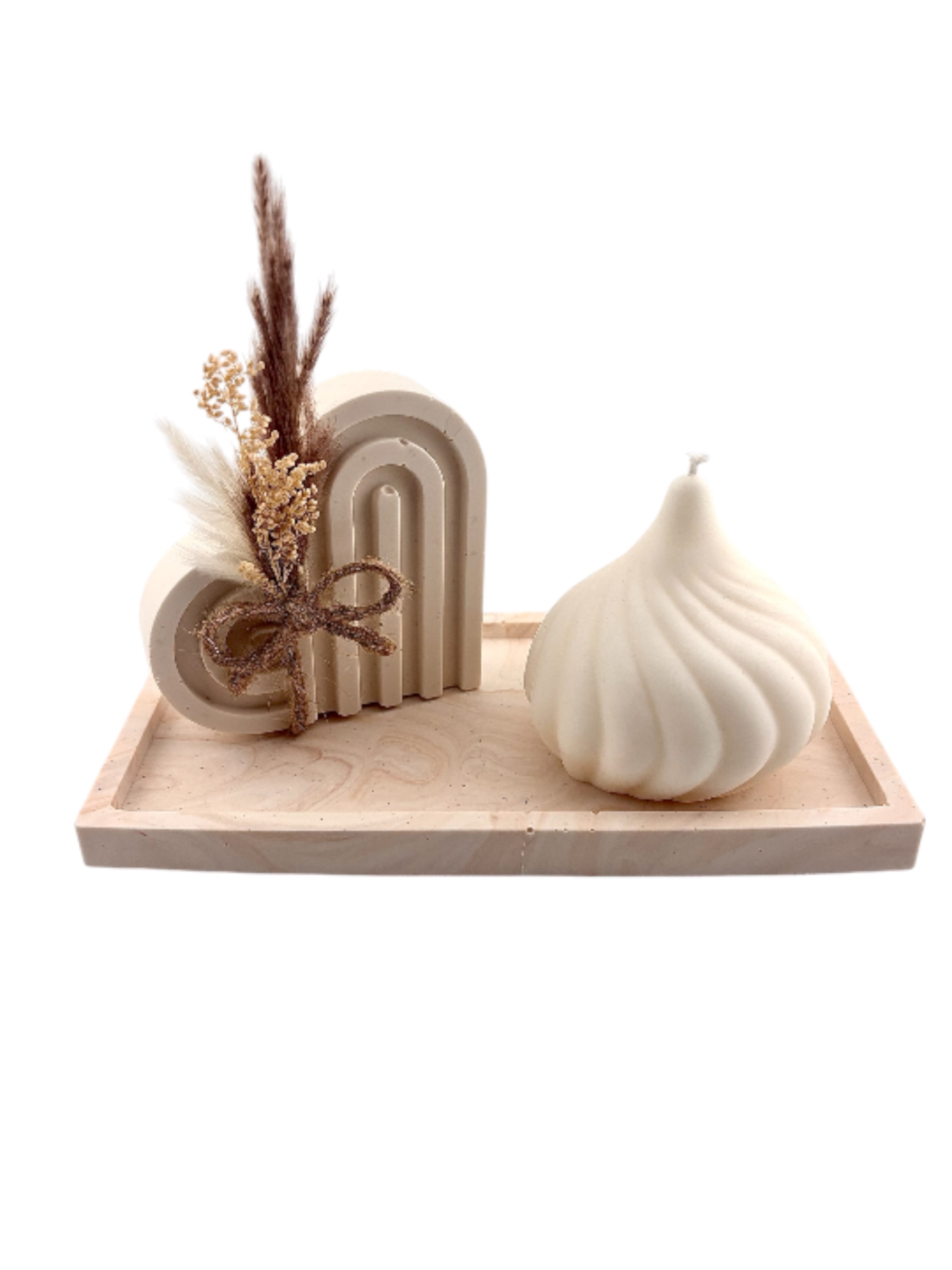 Composition décorative en Jesmonite - Plateau, coeur fleuri et bougie en cire de soja