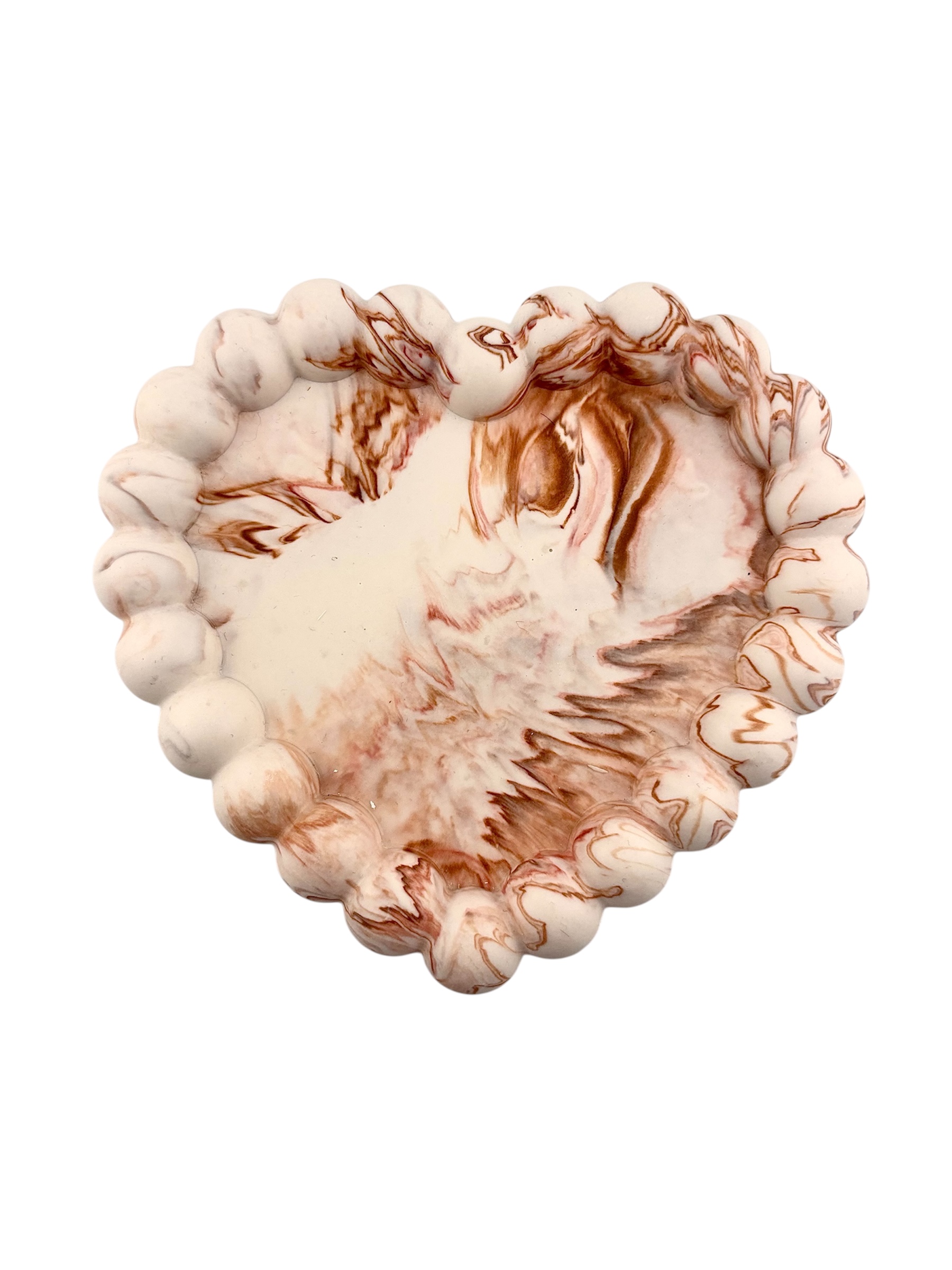 Plateau vide-poche en Jesmonite -- forme coeur, marbré rouge foncé