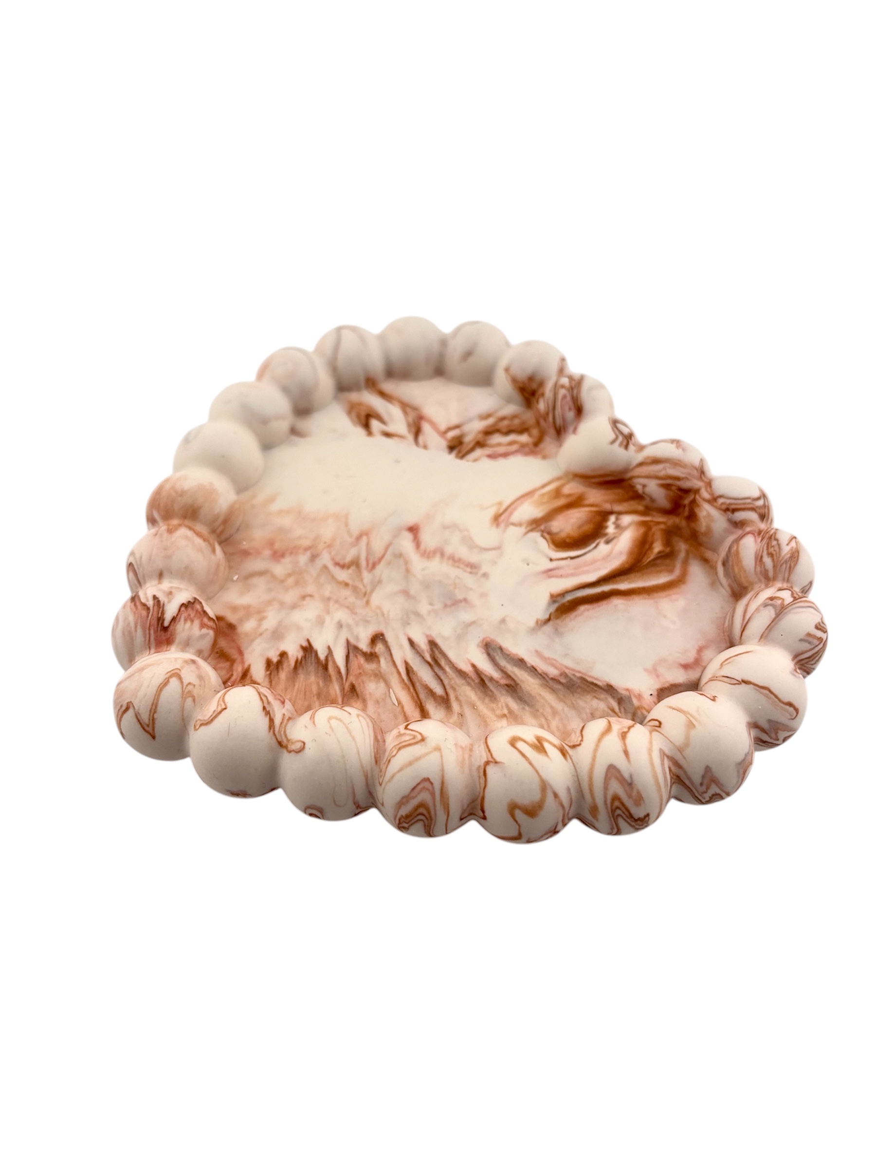 Plateau vide-poche en Jesmonite -- forme coeur, marbré rouge foncé – Image 2