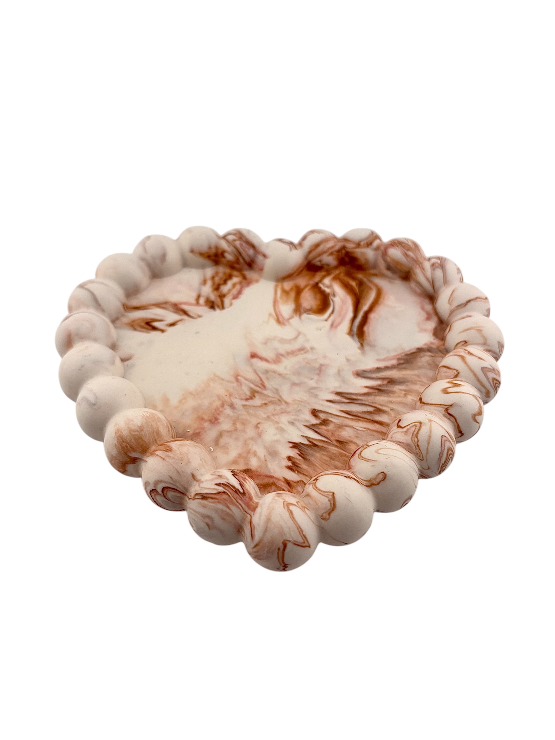 Plateau vide-poche en Jesmonite -- forme coeur, marbré rouge foncé – Image 3