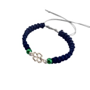 Bracelet porte-bonheur trèfle en macramé