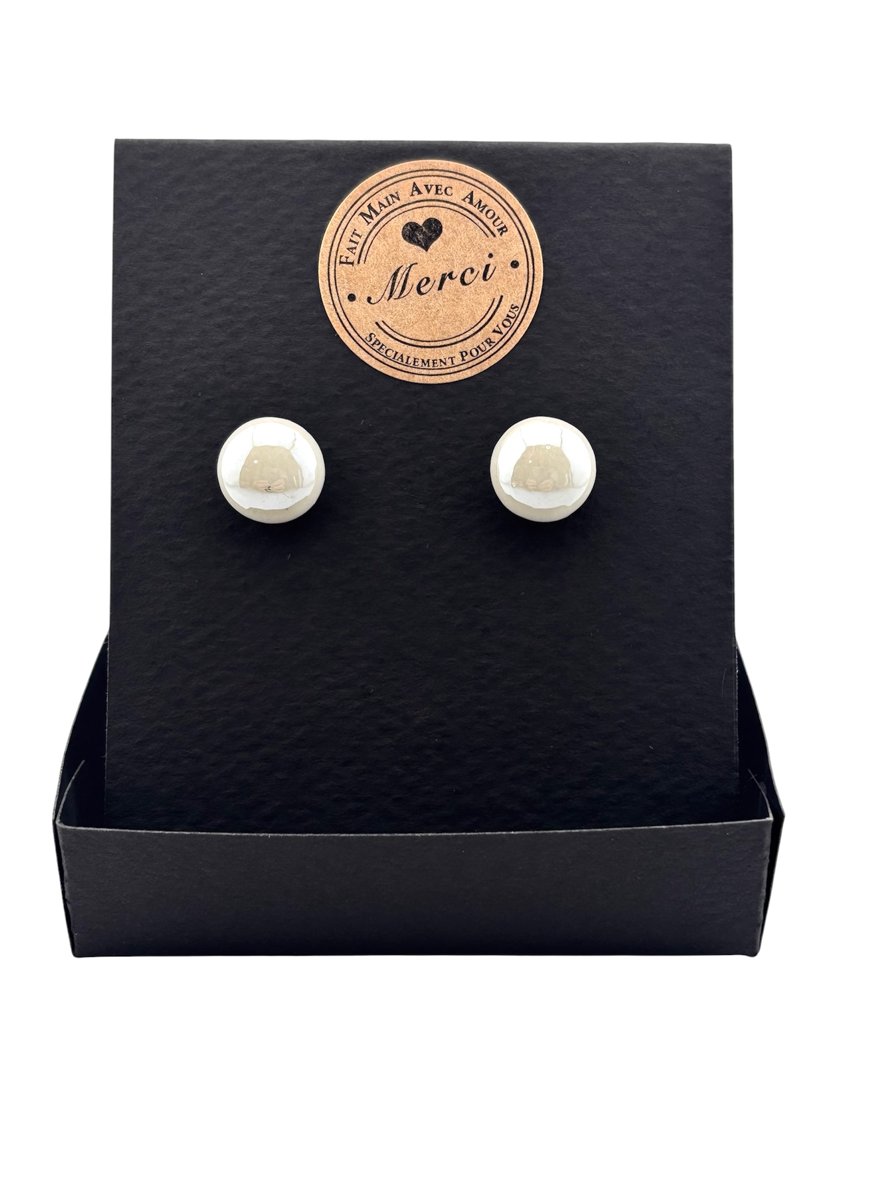 Boucles d’oreilles clous en pierre naturelle – Blanc nacré – Image 2
